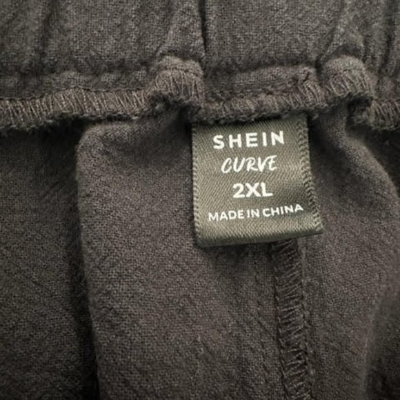 Summer Plus Size Crop Pants - Picture 4 of 4